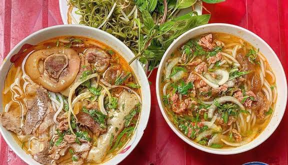 Hué se découvre aussi à table