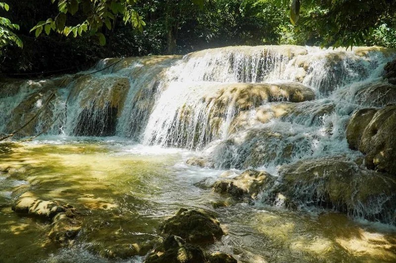 La cascade de Hieu et la vie autour de l’eau