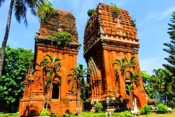 Découvrir les tours jumelles de Thap Doi