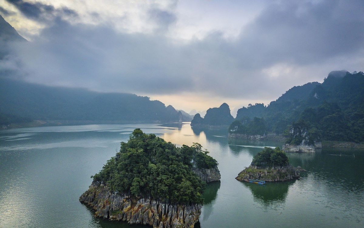 Explorer le lac de Na Hang