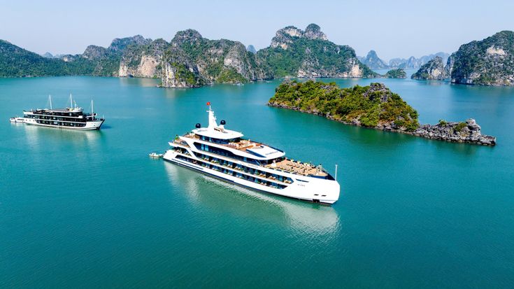Faire une croisière dans la baie