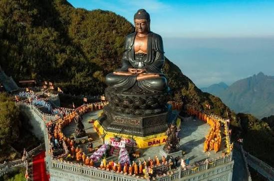 Découvrir le complexe spirituel du Fansipan