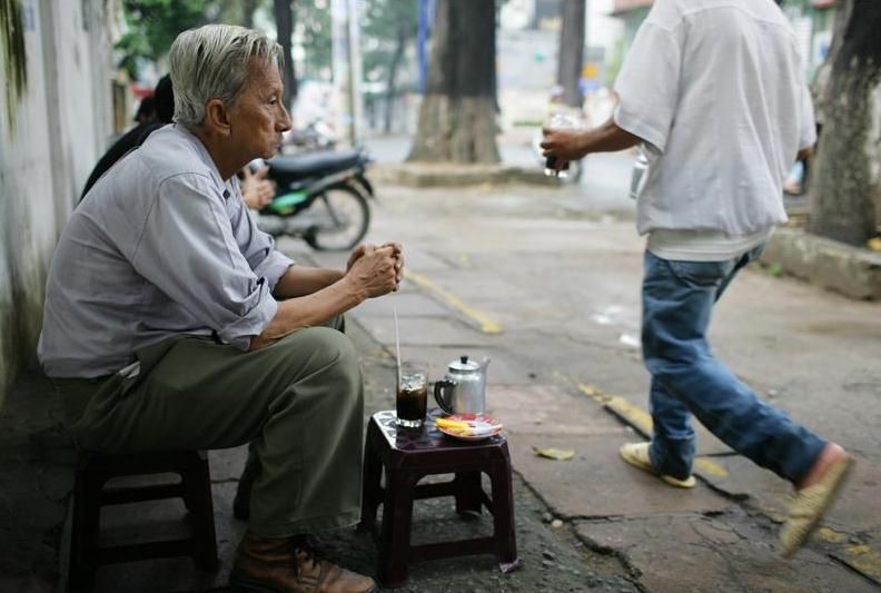 Le café, les trottoirs et l’art de prendre son temps