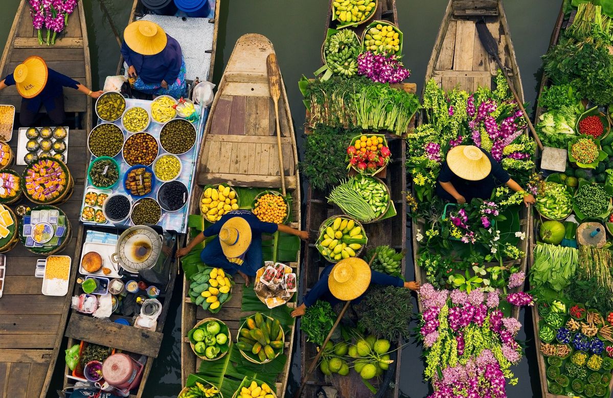 MARCHÉ FLOTTANT ET HAUT EN COULEUR DE CAI BE