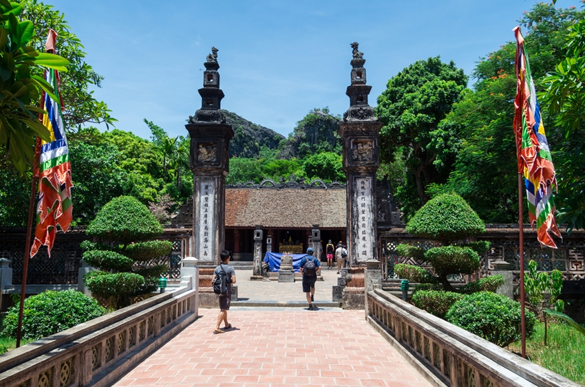 3) TEMPLE DE HOA LU
