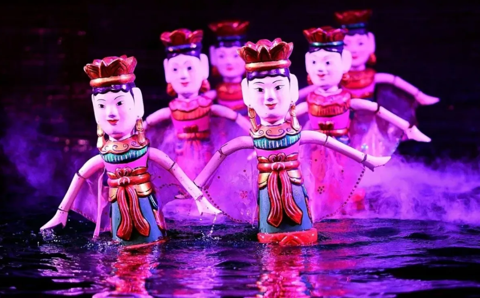 Spectacle de marionnettes sur l’eau